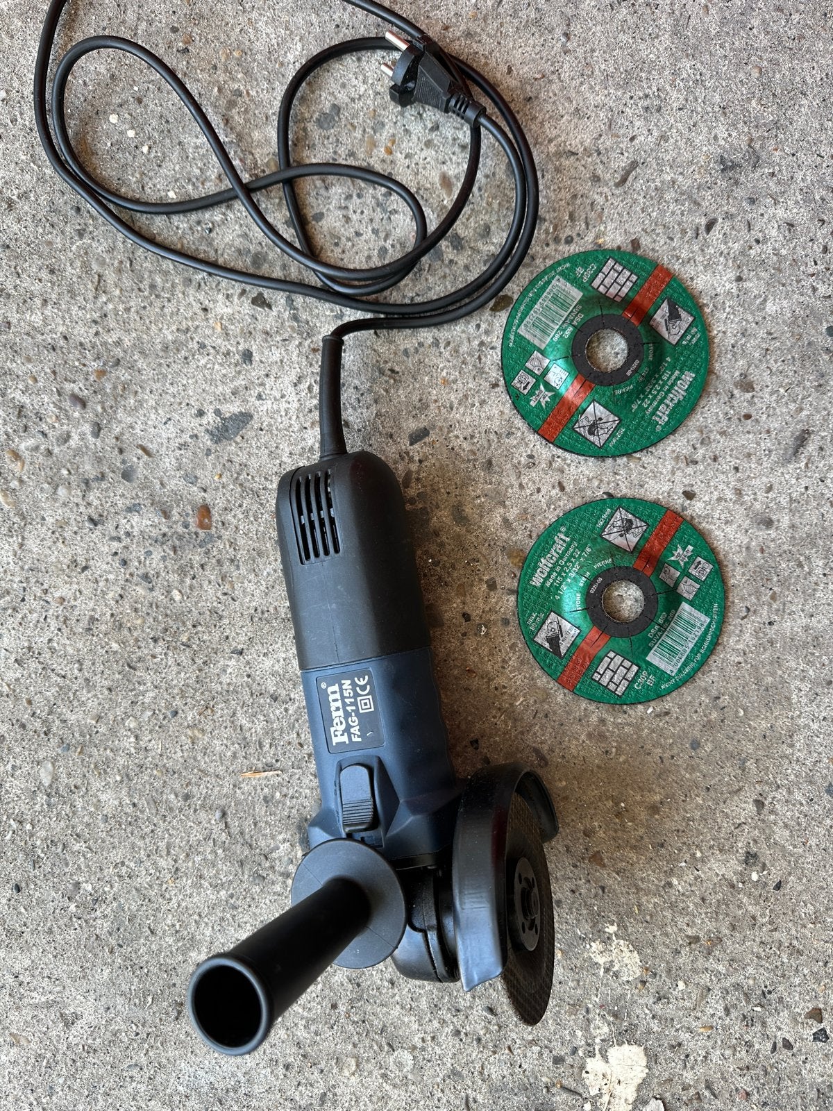 Ferm FAG-115N Haakse Slijpmachine met 2 slijpschijven, Ophalen, Gebruikt, Minder dan 700 watt, Haakse handslijpmachine