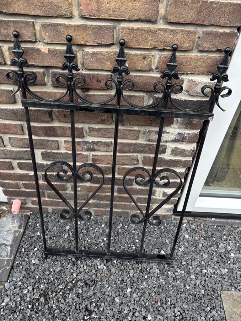 smeedijzeren hekwerk met hartmotief, Tuin en Terras, Tuinhekken en Hekwerk, Ophalen of Verzenden, Zo goed als nieuw, IJzer, Sierhekwerk
