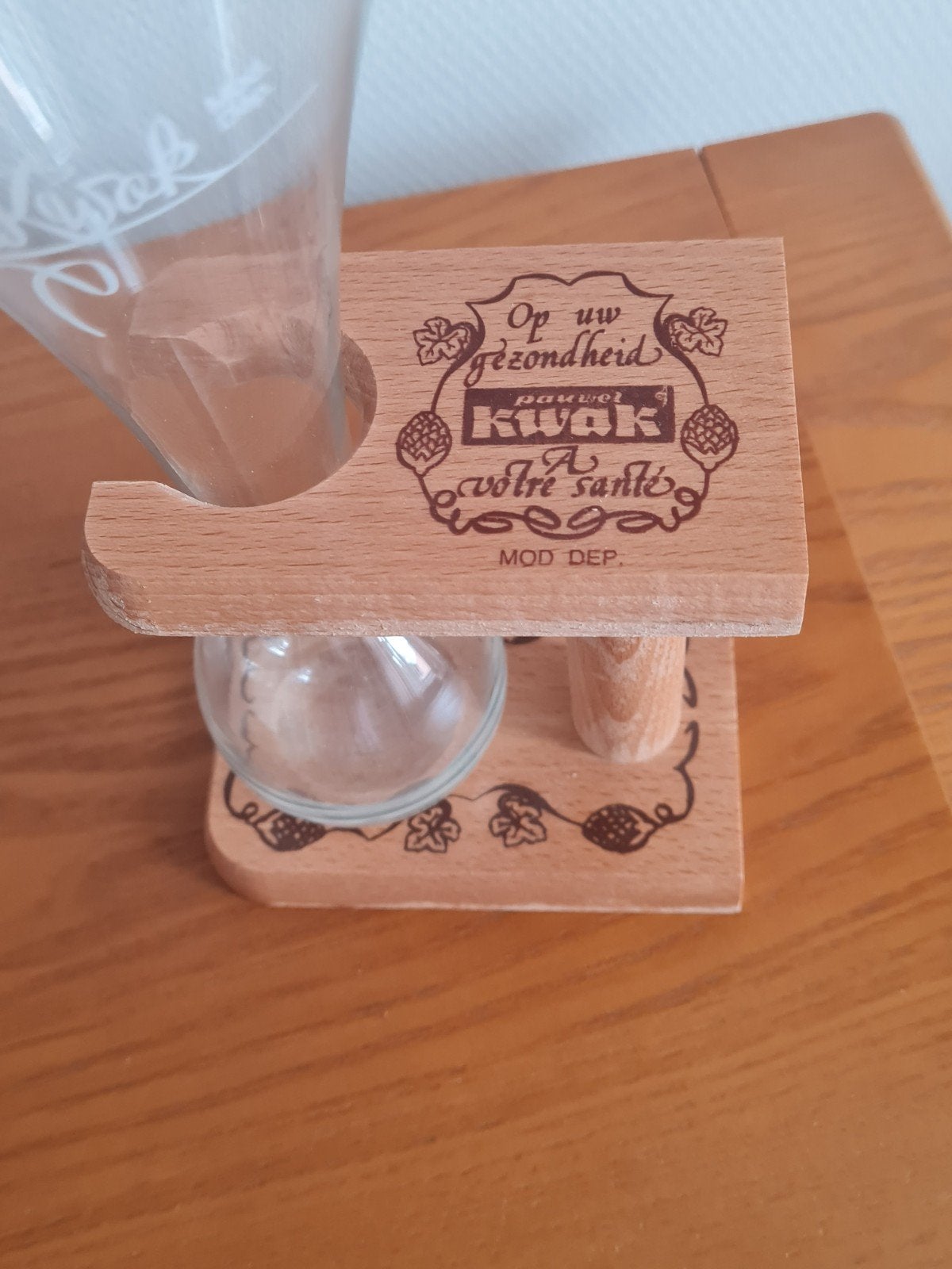 Pauwel Kwak bierglas met houten houder, Ophalen