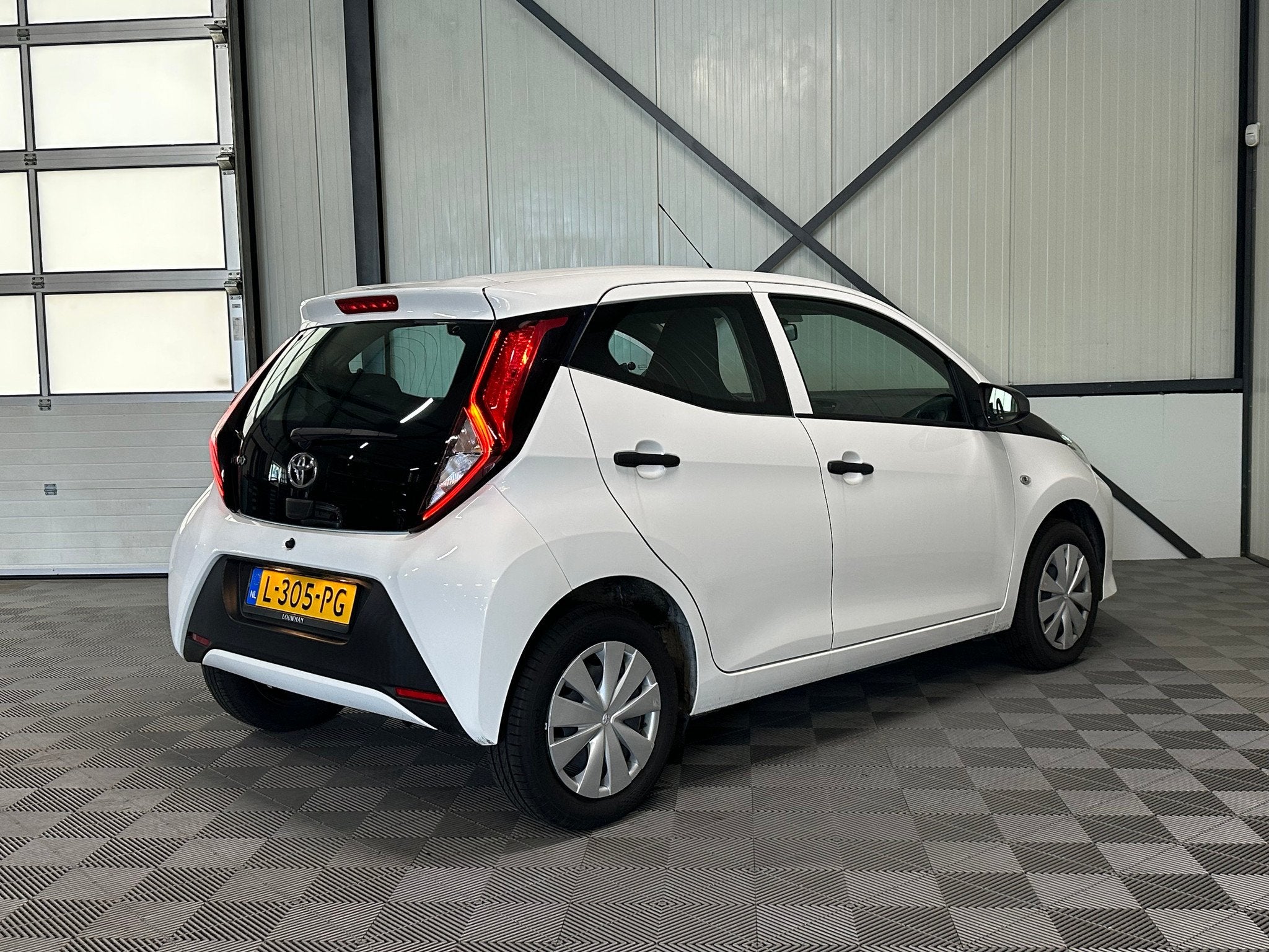 Toyota Aygo 1.0 VVT-i | X-fun 5-Drs | Airco, Gebruikt, Euro 6, 4 stoelen, Bedrijf