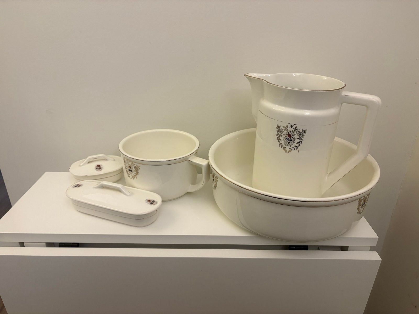 Antieke waskom set met kan en accessoires, Antiek en Kunst, Antiek | Keramiek en Aardewerk, Ophalen