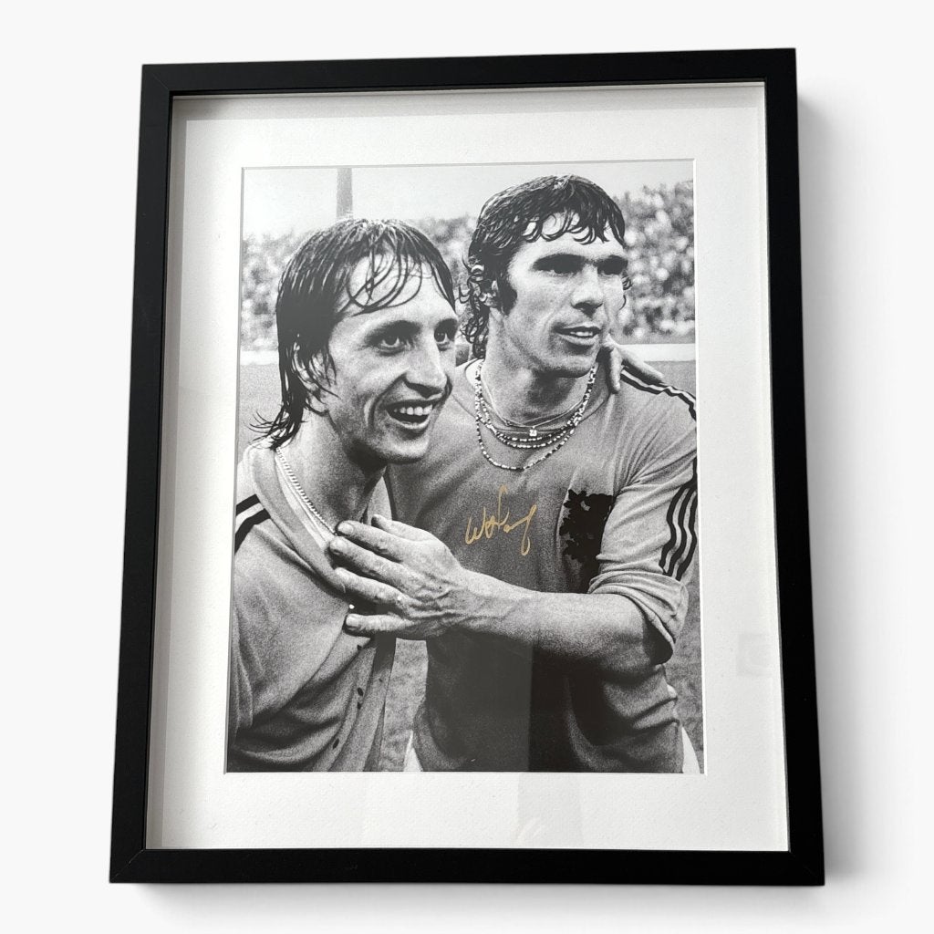 Van Hanegem & Cruijff poster - gesigneerd & ingelijst, Verzenden, Nieuw, Overige sporten, Poster, Plaatje of Sticker