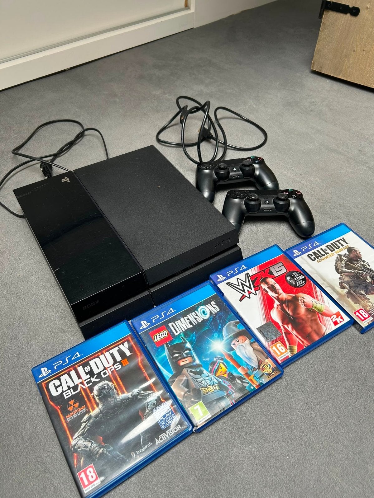 PS4 met 2 controllers en 4 games, Met 2 controllers, Ophalen of Verzenden, Original, Gebruikt