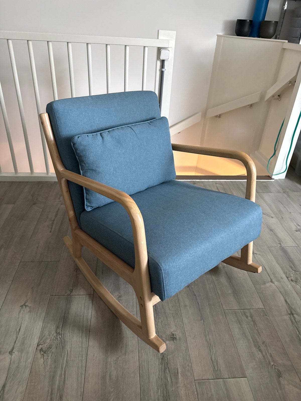 Comfortabele schommelstoel met blauwe bekleding, Huis en Inrichting, Stoelen, Ophalen, Gebruikt, Blauw, Eén