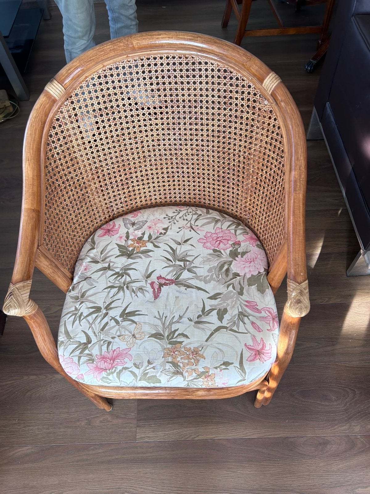 Rotan stoel met bloemenprint kussen, Ophalen, Gebruikt, Bruin, Riet of Rotan