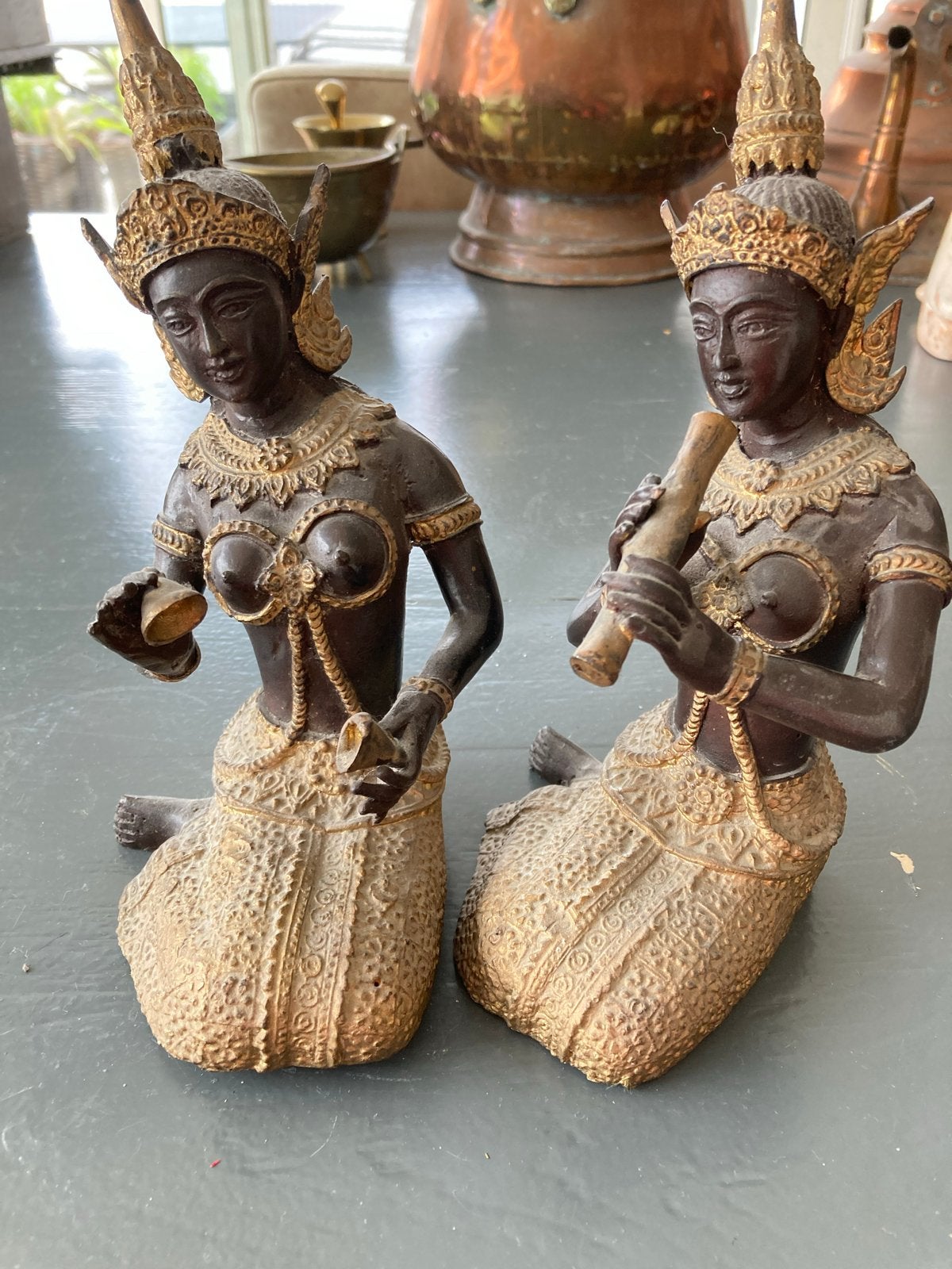 Set van 2 bronzen Thaise danseressen beelden, Ophalen of Verzenden, 20 - 50 cm, Beeld, Bruin