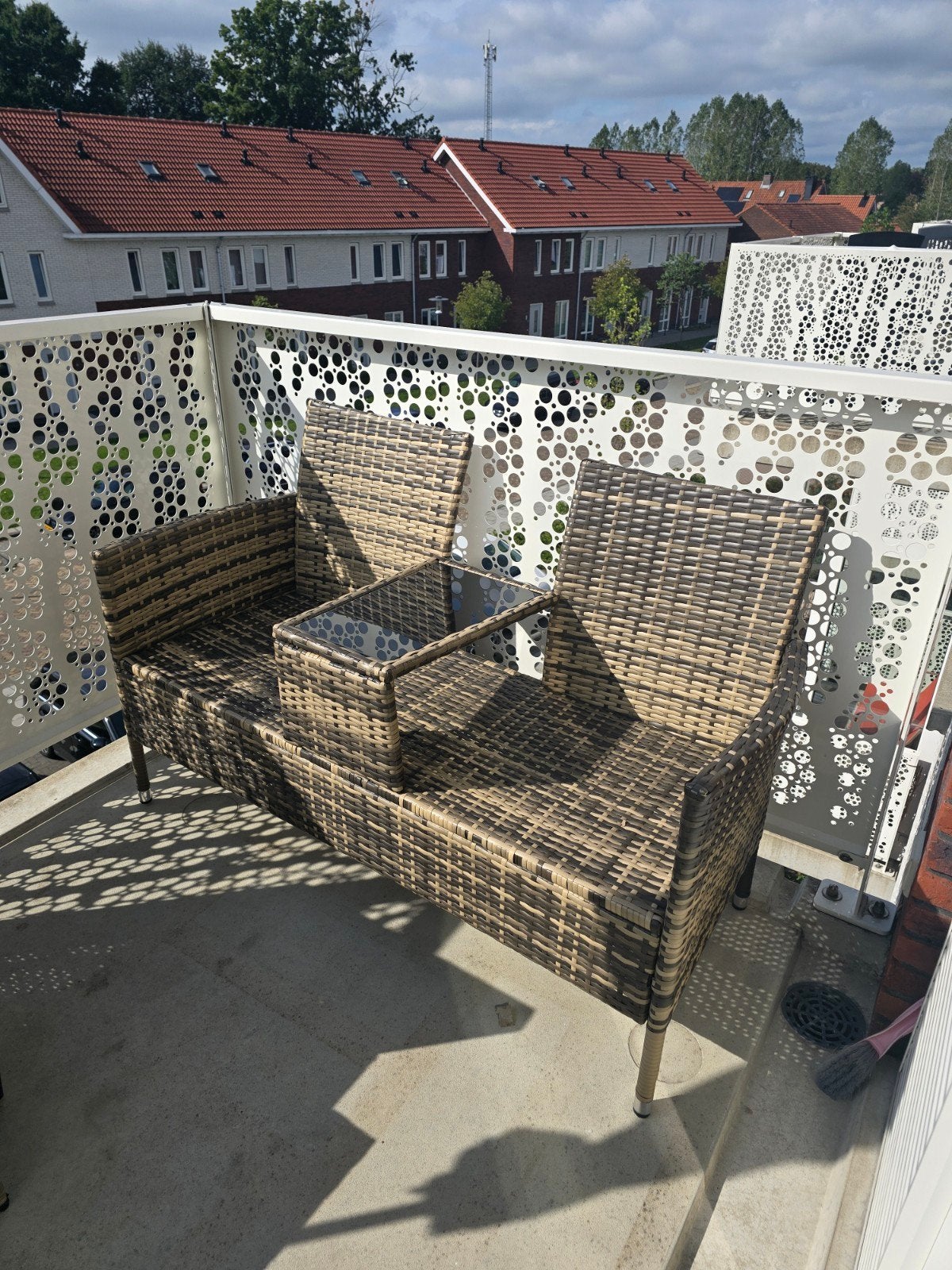 Een dubbele zitbank voor tuin / balkon, Bijzettafel, Rotan, Zo goed als nieuw, Tuinset