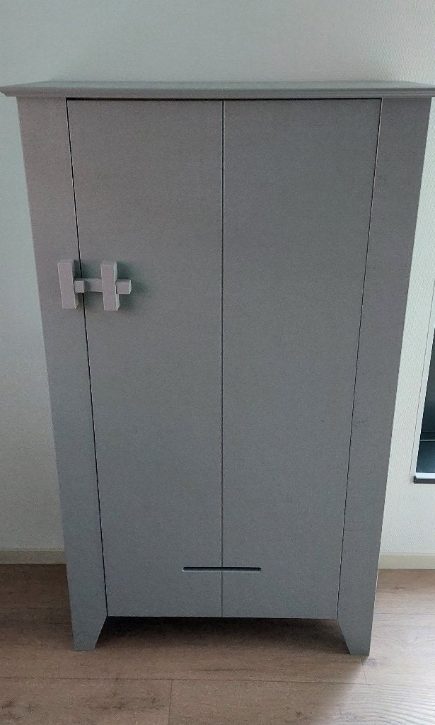 WOOOD boerenkast Gijs beton grijs., Ophalen, Met plank(en), 100 tot 150 cm, Zo goed als nieuw