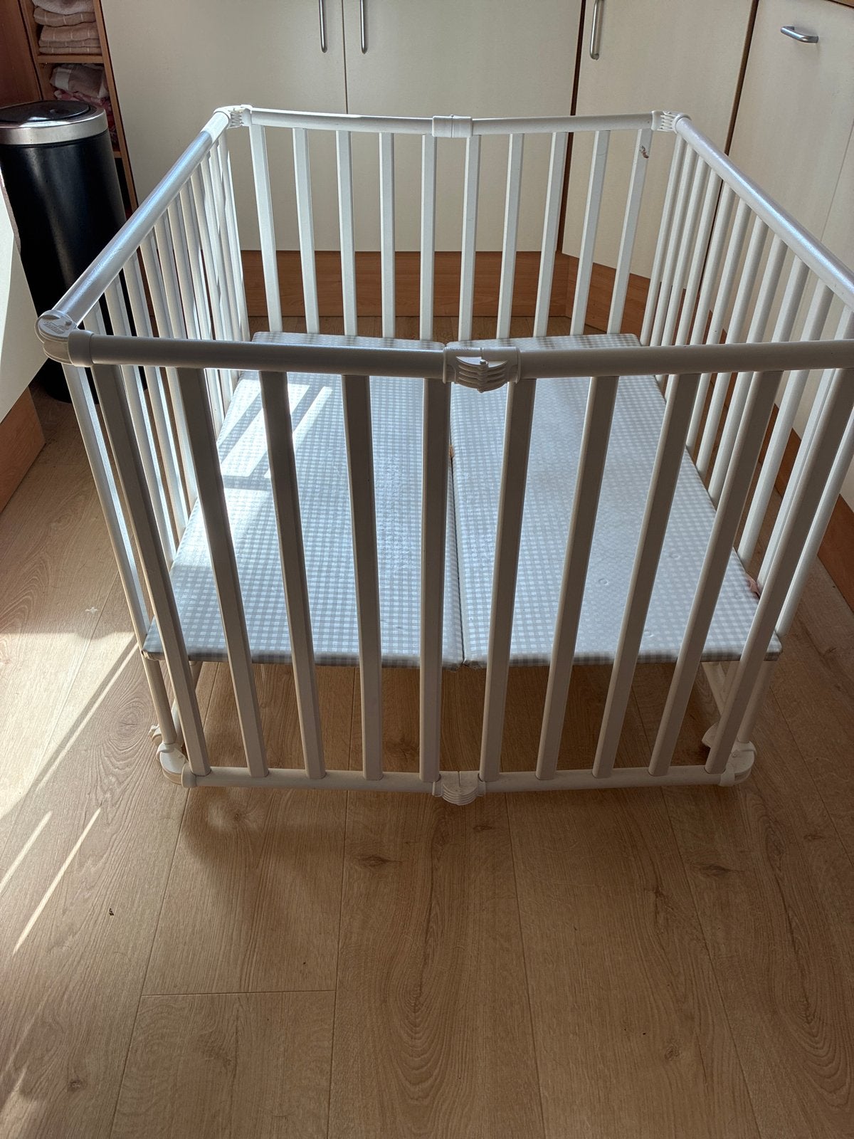 Witte vierkante in hoogte verstelbare box, Kinderen en Baby's, Ophalen, Gebruikt, Vierkant, In hoogte verstelbaar