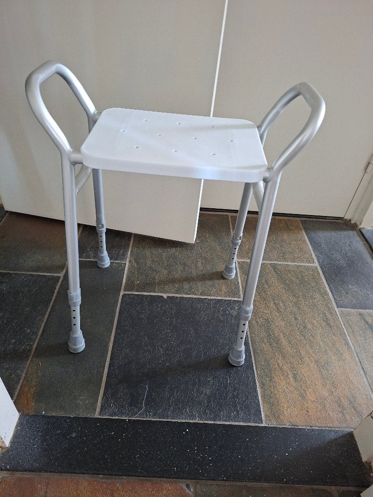 Douche kruk/verstelbaar in hoogte., Ophalen, Zo goed als nieuw