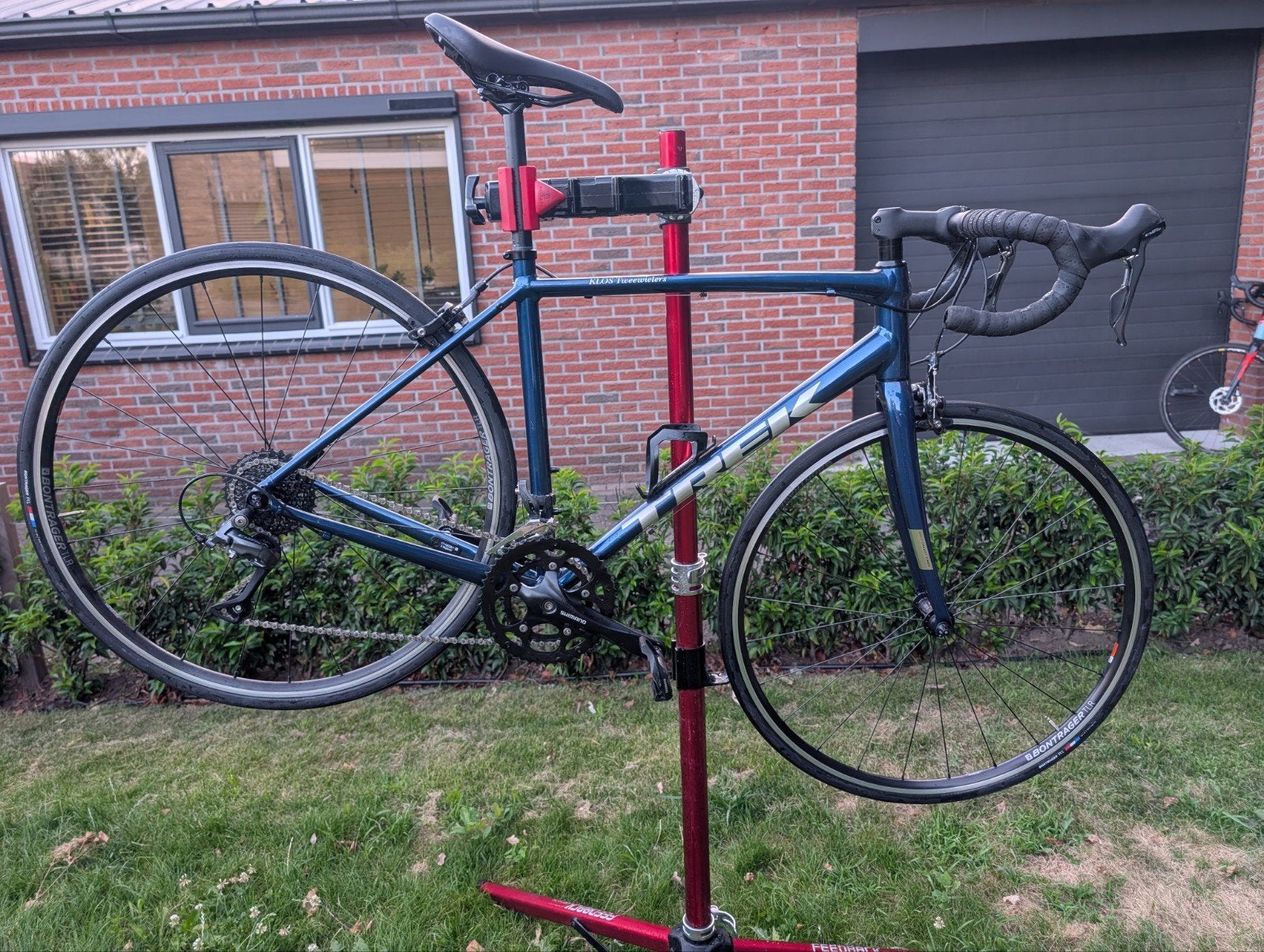 Trek Domane AL 2 racefiets - Voor vrouw 175/185cm, Fietsen en Brommers, Fietsen | Racefietsen, 28 inch, Velgrem, Aluminium, Zo goed als nieuw