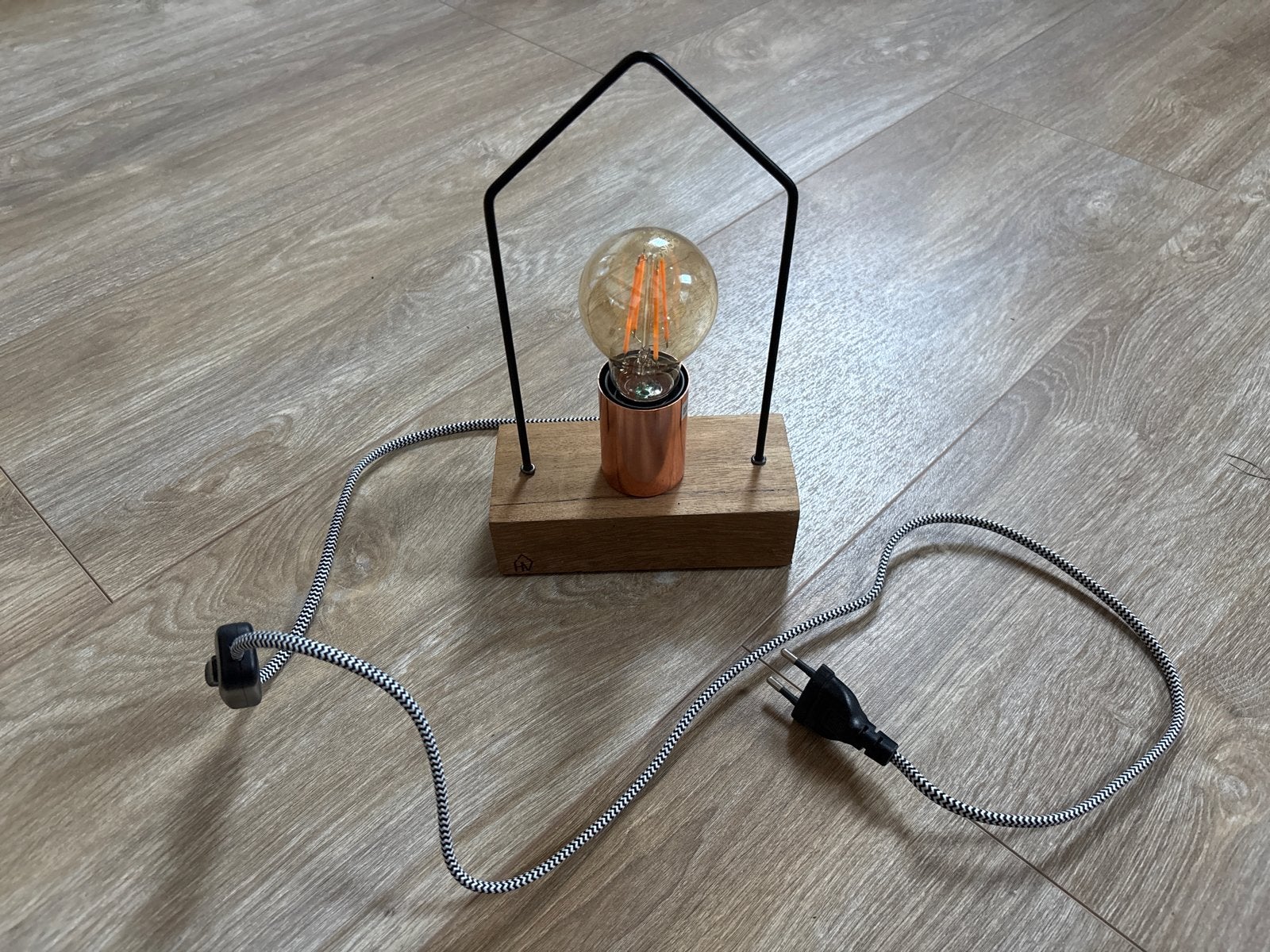 Nieuw tafellampje met mooie filament lichtbron, Ophalen, Meerkleurig, Nieuw, E27 (groot)