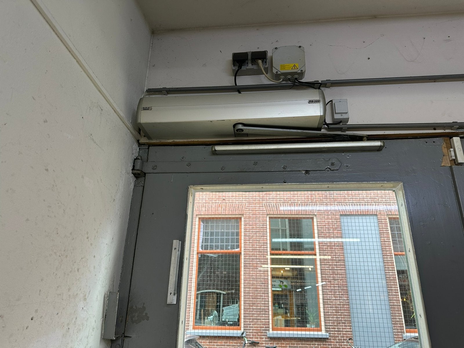 Elektronische deuropener, Ophalen, Gebruikt, Buitendeur, 200 tot 215 cm