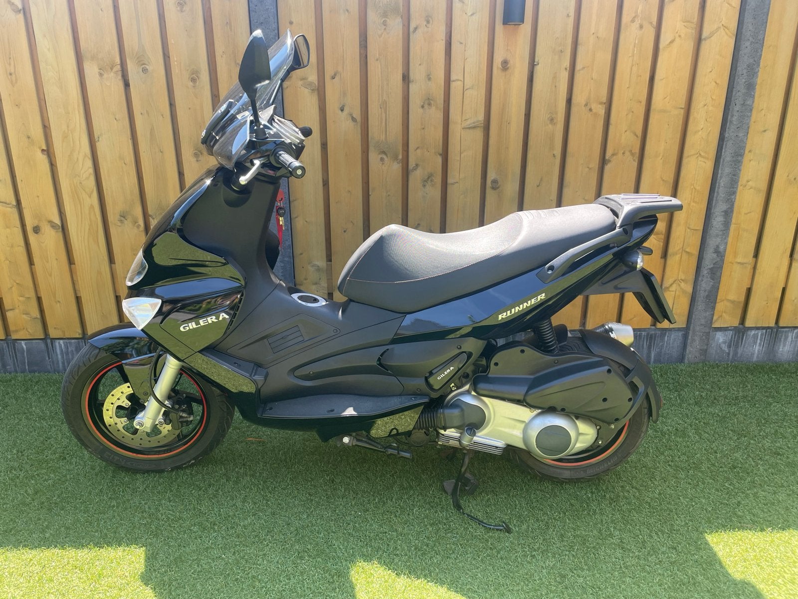 Gilera Runner 200 4-t, Ophalen, 1 cilinder