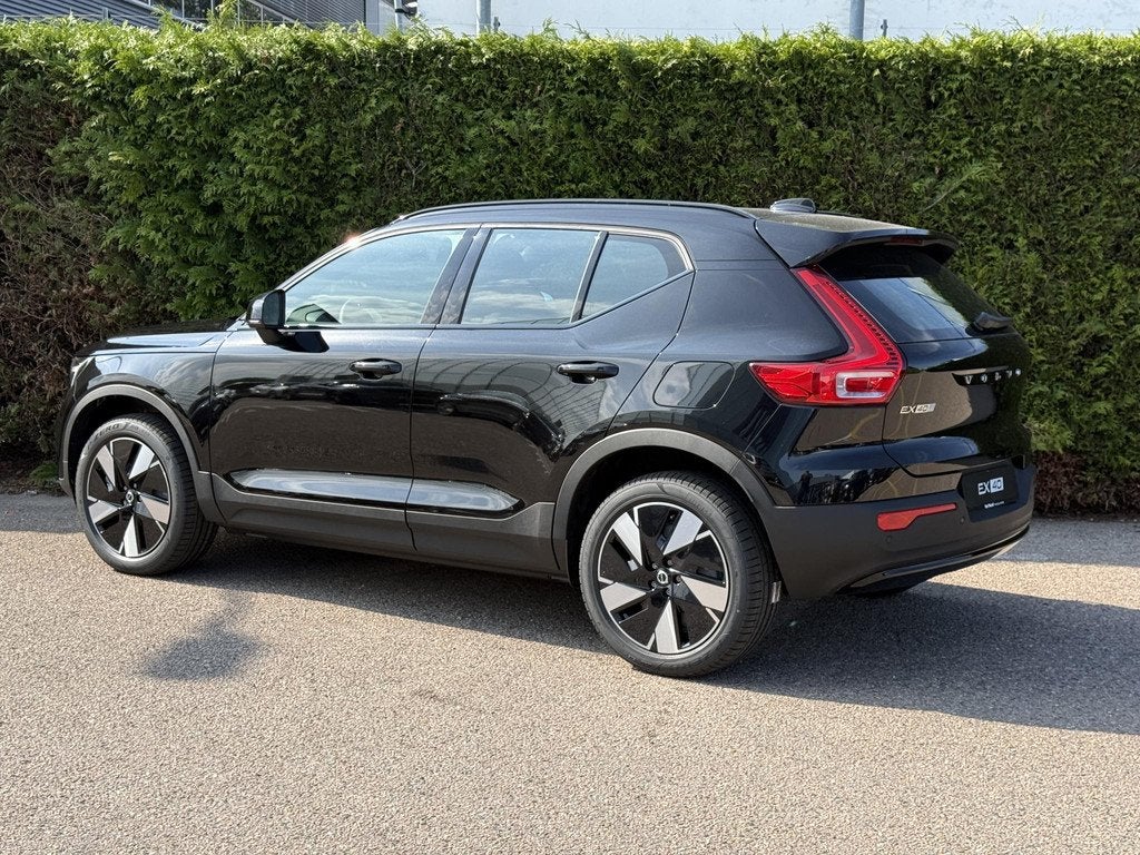 Volvo EX40 Single Motor Extended Range Plus Europa 82 kWh, Automaat, Huisgarantie, Zwart, SUV of Terreinwagen
