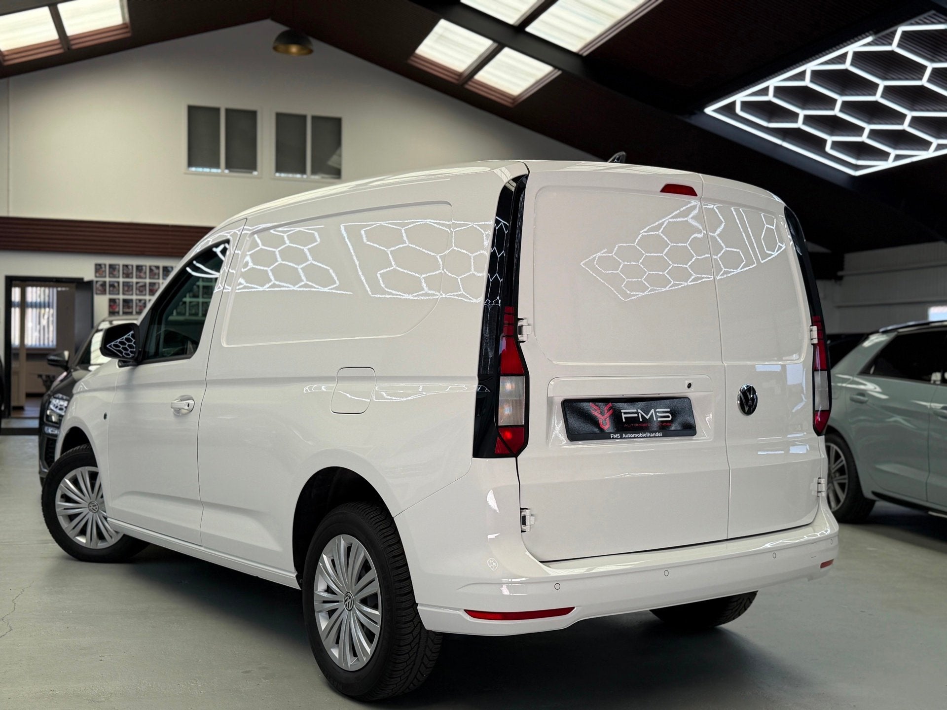 Volkswagen Caddy Cargo 1.5 TSI CarPlay Camera Automaat, Auto's, Zwart, 4 cilinders, Met garantie (alle), Volkswagen