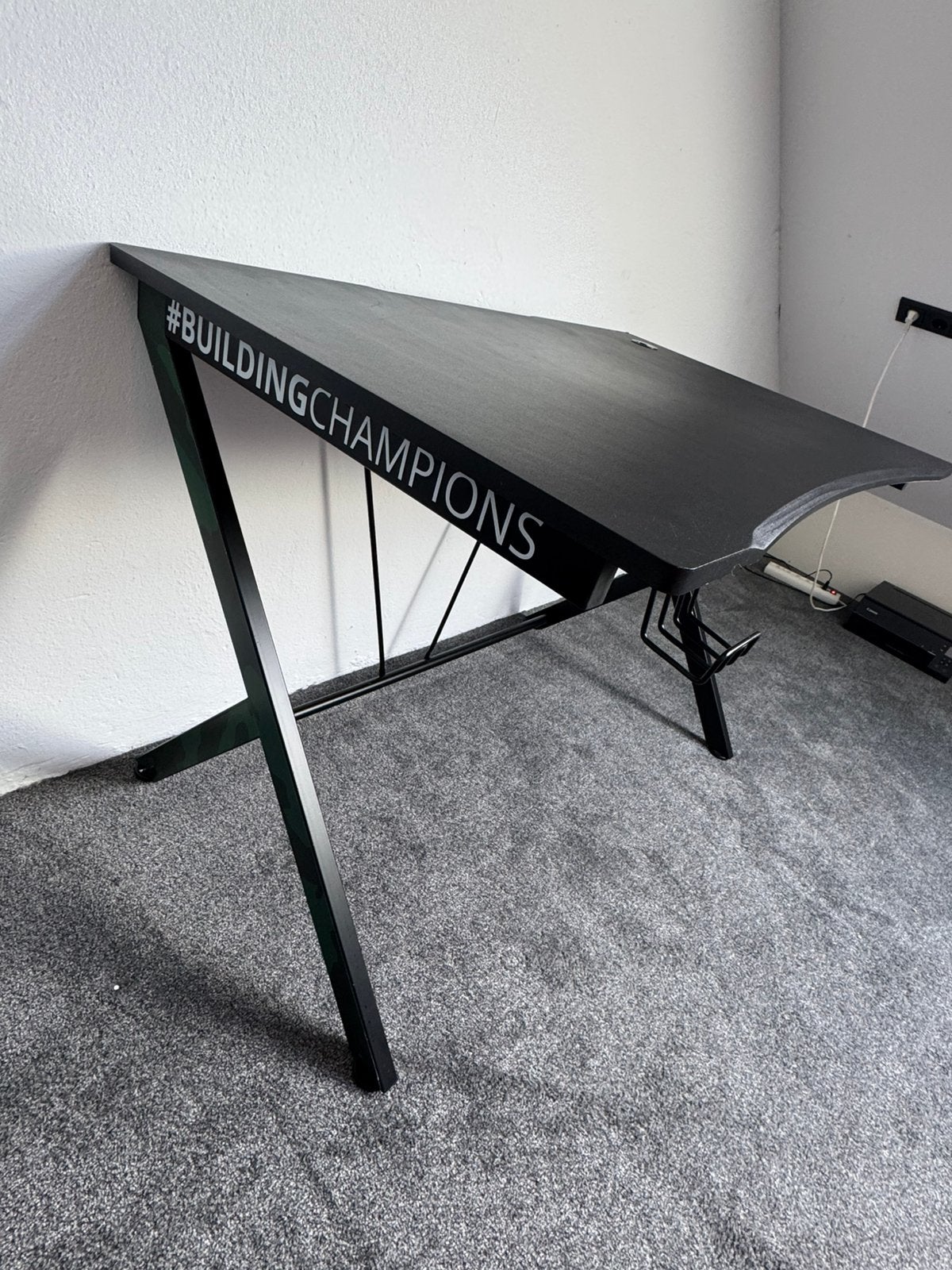 Trust GXT 711X Dominus gaming bureau, Huis en Inrichting, Bureaus, Ophalen of Verzenden, Zo goed als nieuw