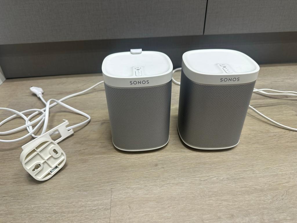 Sonos Play 1 wit 2 stuks met muurbeugel - Zo goed als nieuw, Audio, Tv en Foto, Luidsprekers, Ophalen, Zo goed als nieuw, Sonos