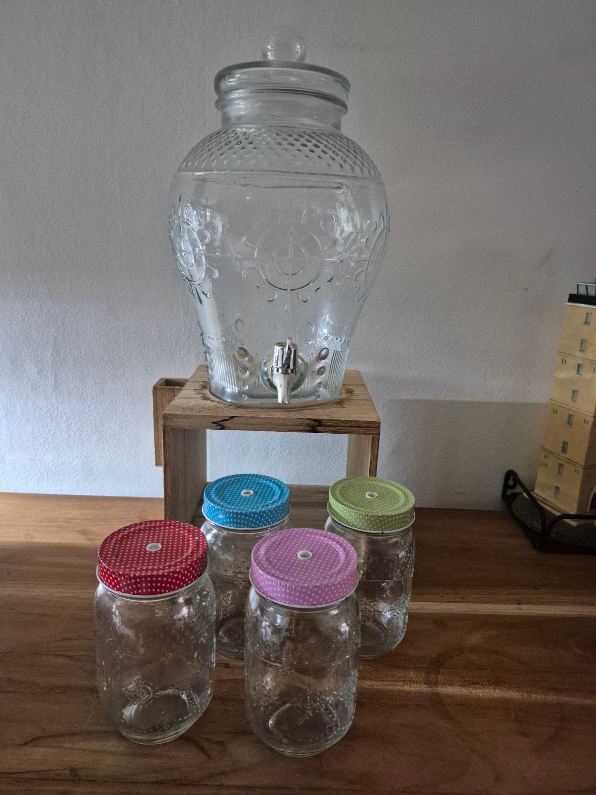 Glazen drankdispenser met 4 drinkglazen en houten standaard, Ophalen, Meerkleurig, Glas, Overige typen