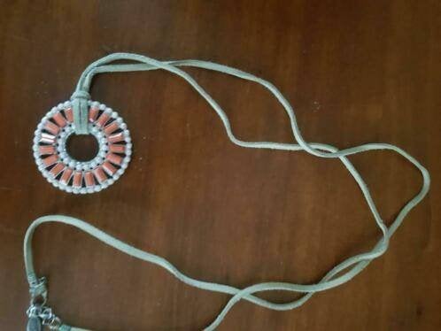 ESPRIT leren ketting met hanger, Sieraden, Tassen en Uiterlijk, Overige kleuren, Ophalen of Verzenden, Zo goed als nieuw, Overige materialen