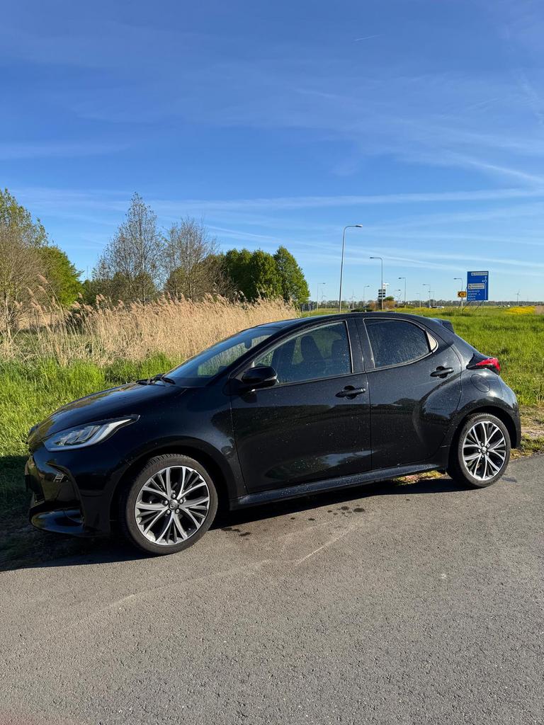 Toyota Yaris 1.5 Vvt-i 125pk dec 2021 Zwart, 18k km!, Auto's, Voorwielaandrijving, 40 €/maand, Zwart, Zwart