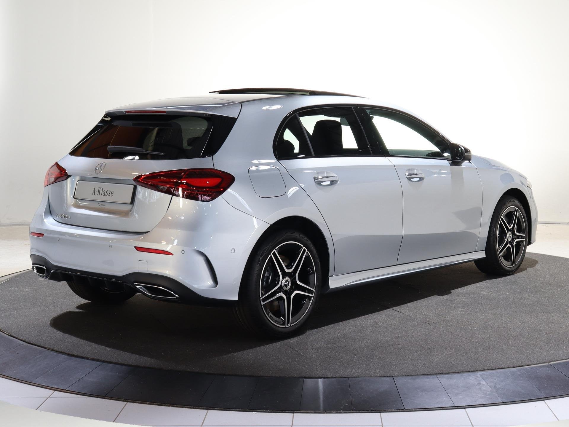 Mercedes-Benz A-klasse 250e Business Solution AMG | Panorama, Auto's, Mercedes-Benz, 4 cilinders, 163 pk, Plug-in hybride, Bedrijf