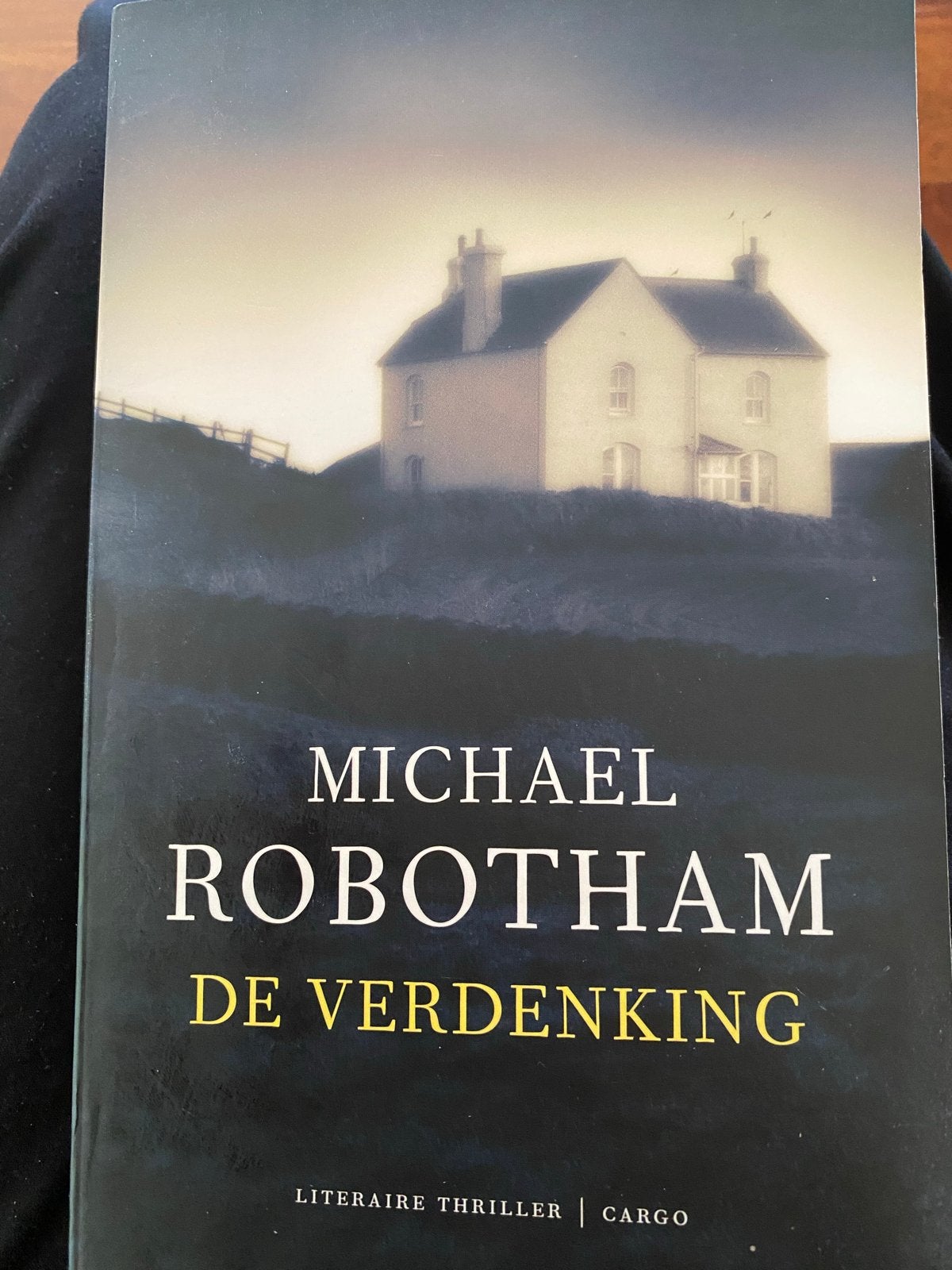 Michael Robotham - De Verdenking (Literaire Thriller), Boeken, Ophalen of Verzenden, Gelezen, Wereld overig