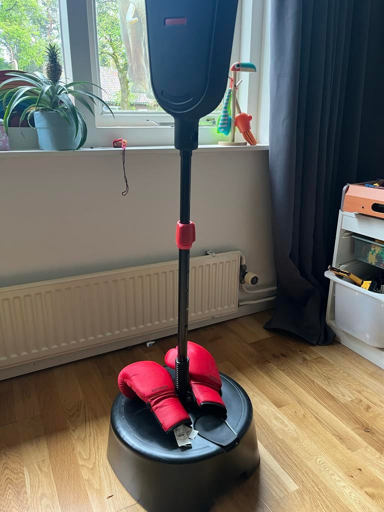 Boksstandaard junior + bokshandschoenen - Decathlon Outshock, Ophalen, Gebruikt, Boks-accessoire