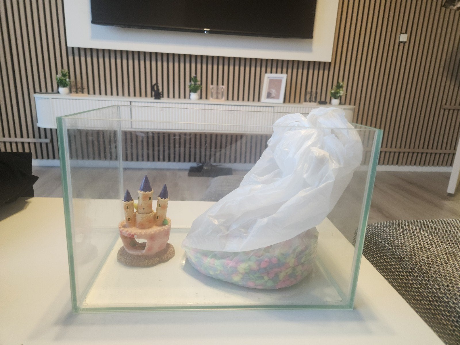 aquarium met steentjes in goede staat, Ophalen of Verzenden, Inclusief toebehoren, Zo goed als nieuw, Leeg aquarium