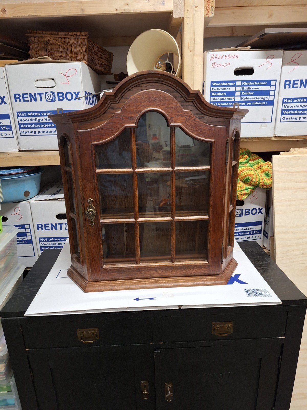 oud vitrine kastje, Ophalen
