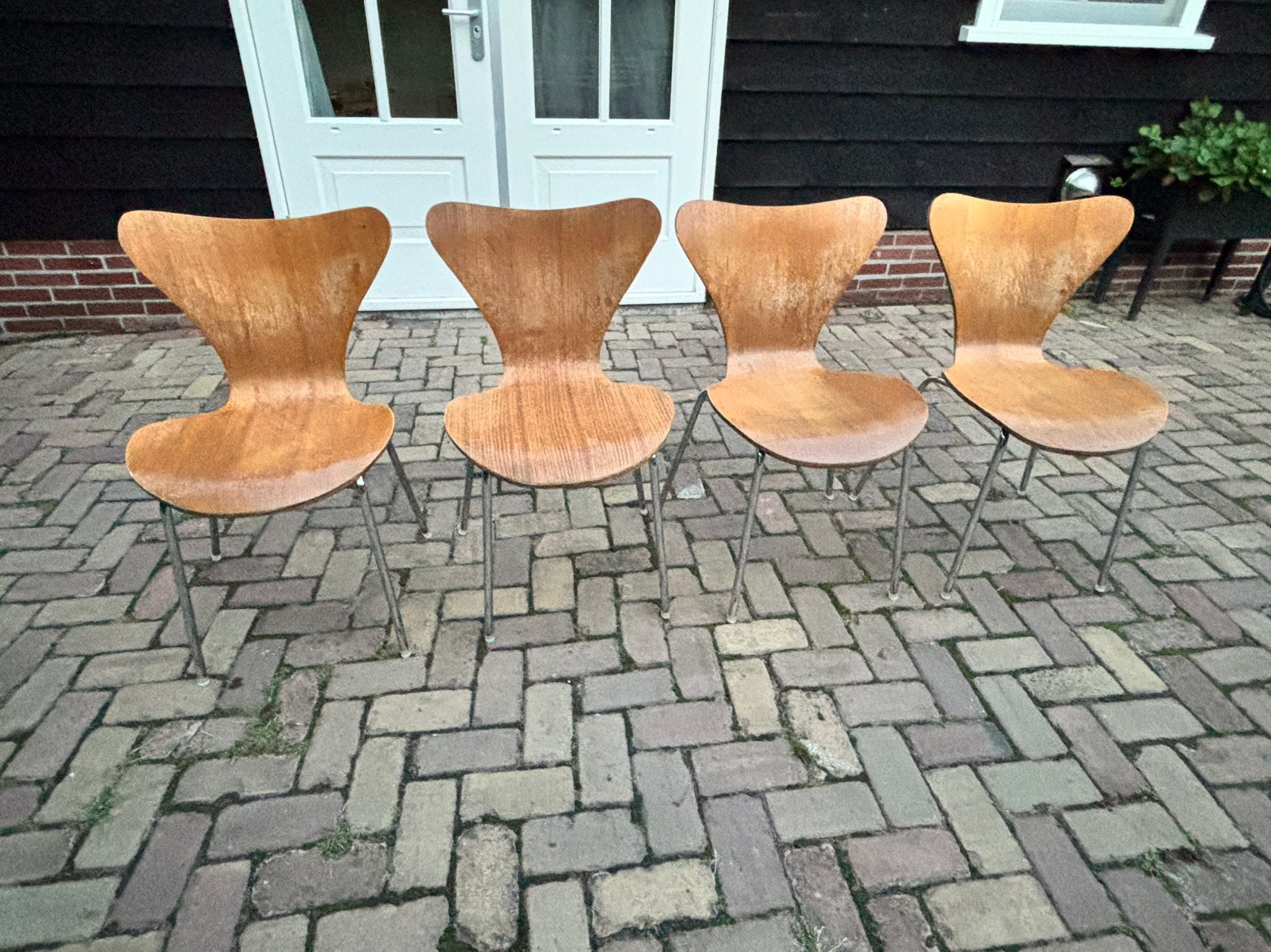 Fritz Hansen replica stoel, Huis en Inrichting, Ophalen, Bruin, Zo goed als nieuw, Vier