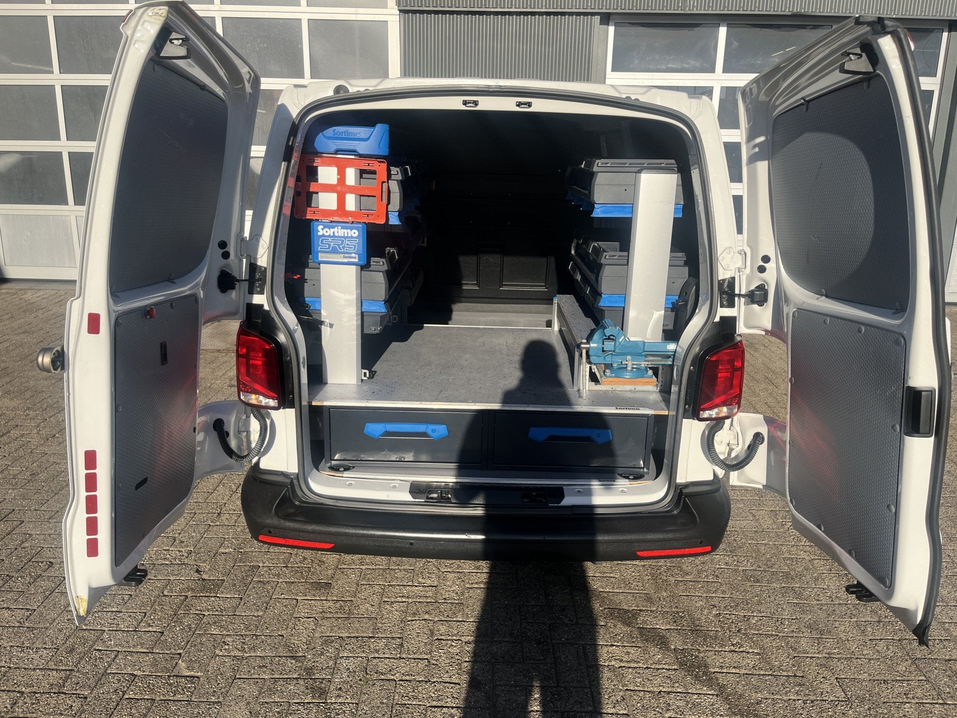 Volkswagen Transporter 2.0 TDI L2H1 Sortimo Kastinrichting T, Voorwielaandrijving, Gebruikt, 4 cilinders, Volkswagen