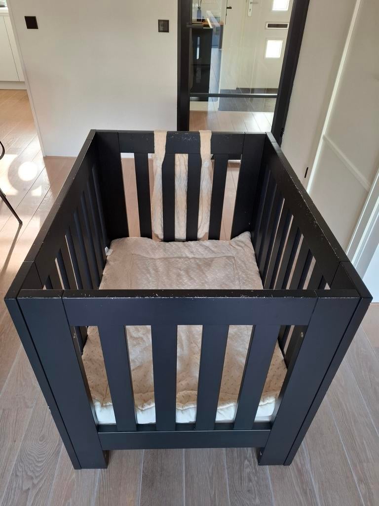 Zwarte houten box - TWF Box, Ophalen, Gebruikt, Vierkant, In hoogte verstelbaar
