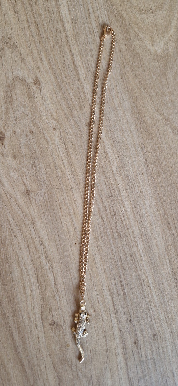 Gouden ketting met hagedis hanger en strass, Overige materialen, Gebruikt, Met hanger, Ophalen of Verzenden