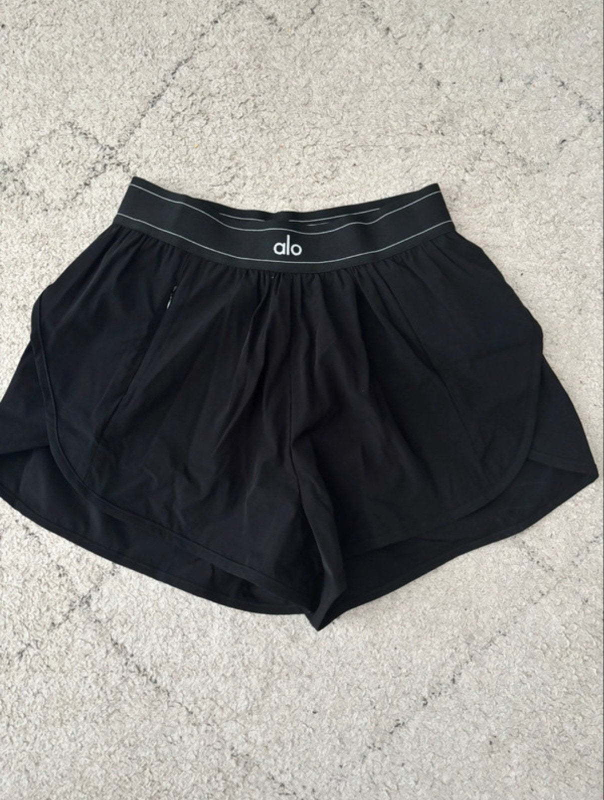 Alo Yoga Shorts Zwart Maat S, Kleding | Dames, Sportkleding, Zwart, Ophalen of Verzenden, Zo goed als nieuw, Maat 36 (S)