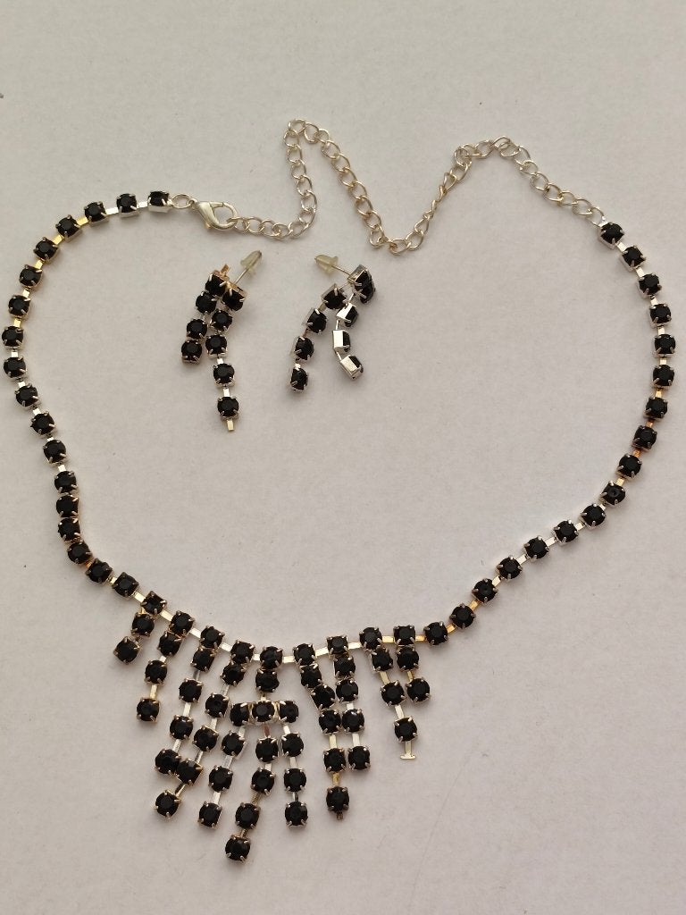1349 black prong strassstenen in een gerhodineerde setting, Verzenden, Nieuw, Zwart, Zilver