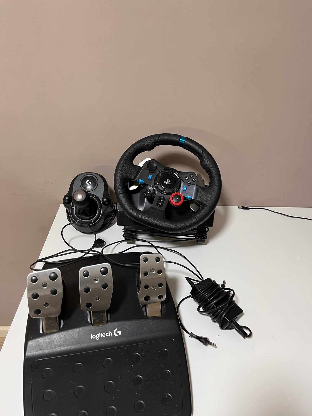 Logitech G29 racestuur met pedalen en shifter, Racestuur, Gebruikt, Force feedback, Logitech