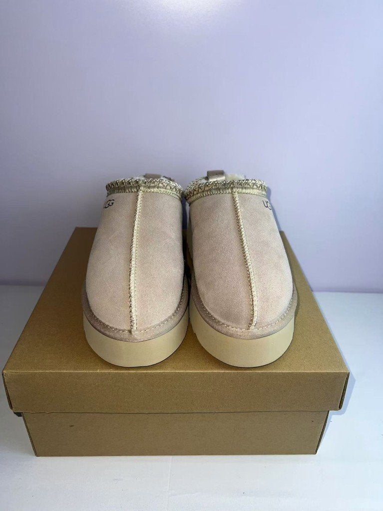 UGG beige platforminstappers goudkleurige rand 38/39 | Nieuw, UGG, Nieuw, Ophalen of Verzenden, Instappers