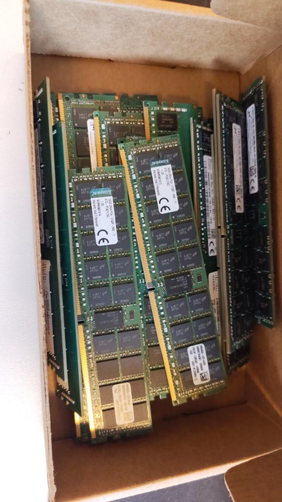 24x 16GB DDR4 ECC Server RAM – Kingston / SK Hynix / Micron, Computers en Software, RAM geheugen, Ophalen of Verzenden, Zo goed als nieuw