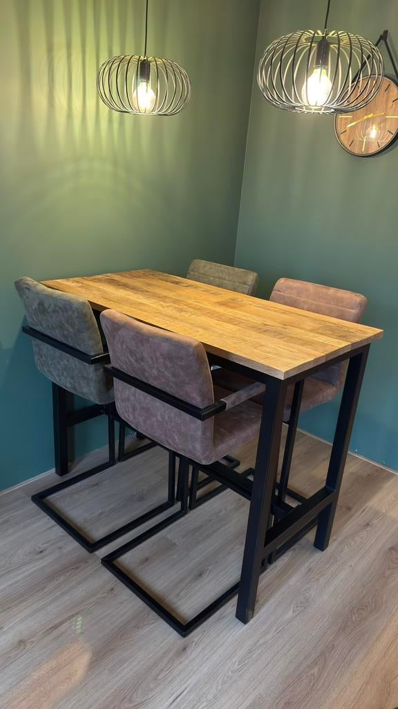 Mango houten eettafel met 4 hoge stoelen, Huis en Inrichting, Ophalen, 100 tot 150 cm, Zo goed als nieuw, Rechthoekig