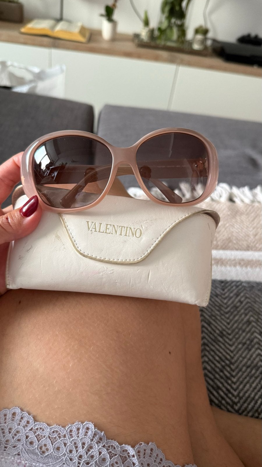 Valentino Zonnebril met Strass Details, Sieraden, Tassen en Uiterlijk, Overige merken, Gebruikt, Zonnebril, Ophalen of Verzenden