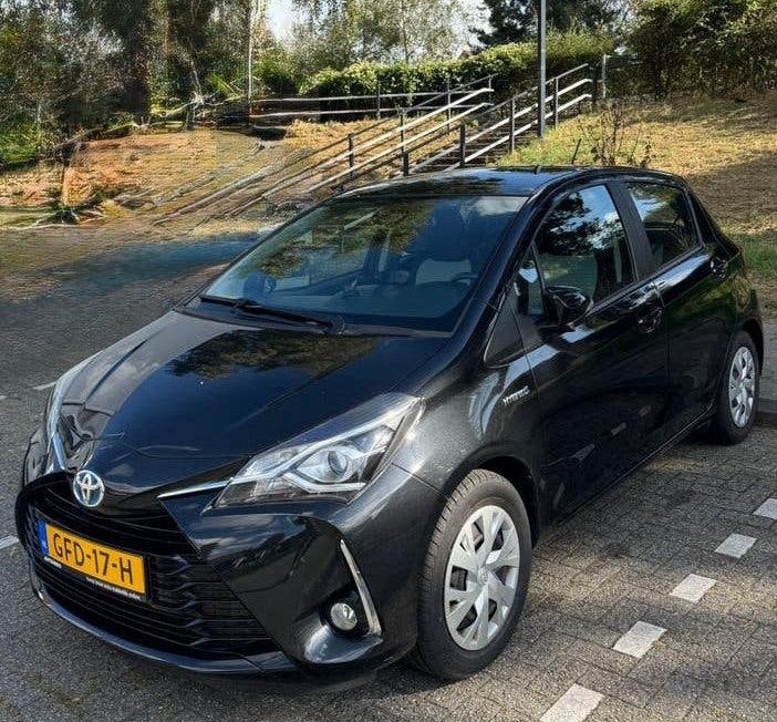 Toyota Yaris 1.5 Hybrid |2020|Dynamic|Achtercam|Keyless T&S|, Euro 6, 4 cilinders, Parkeersensor, Zwart