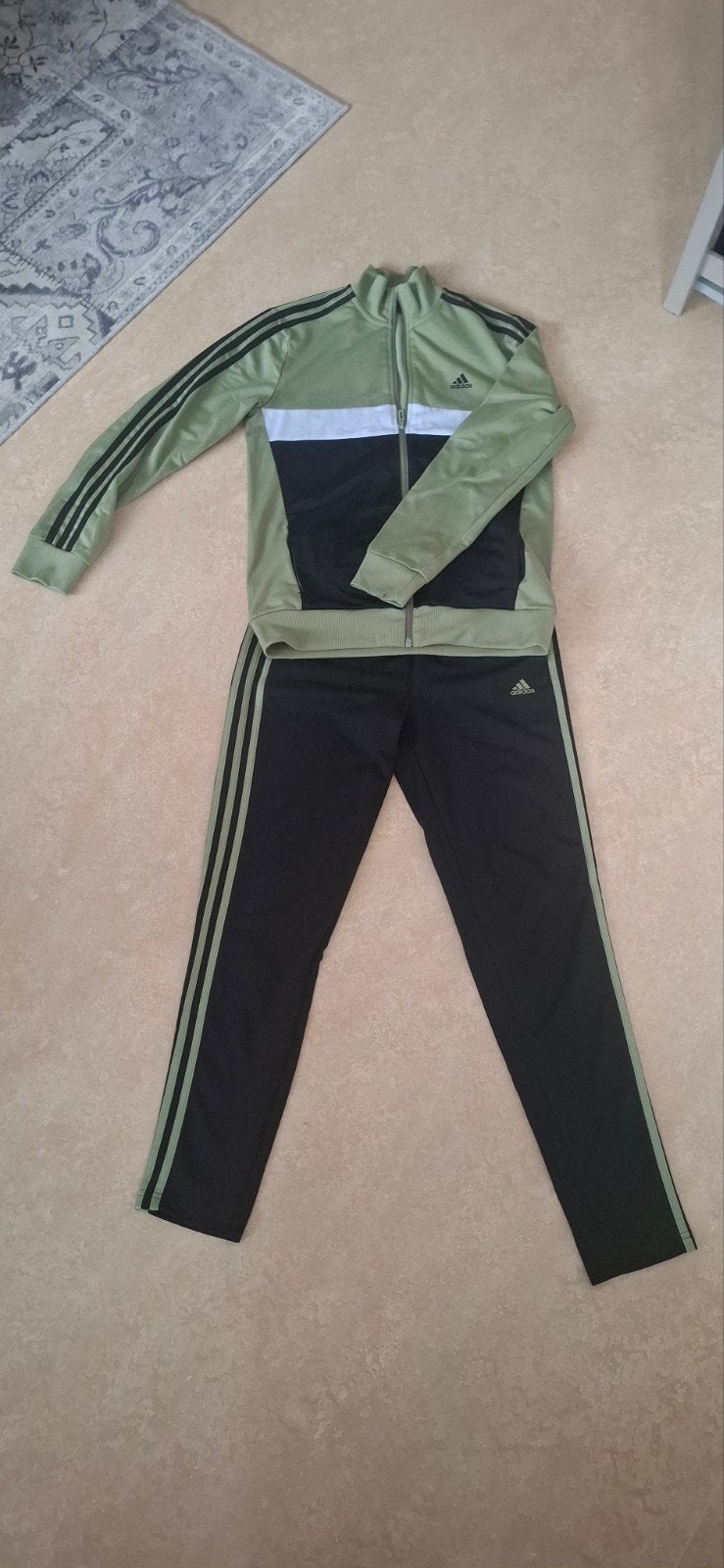 Adidas trainingspak maat L (14A), Kinderen en Baby's, Ophalen, Gebruikt, Adidas, Jongen of Meisje