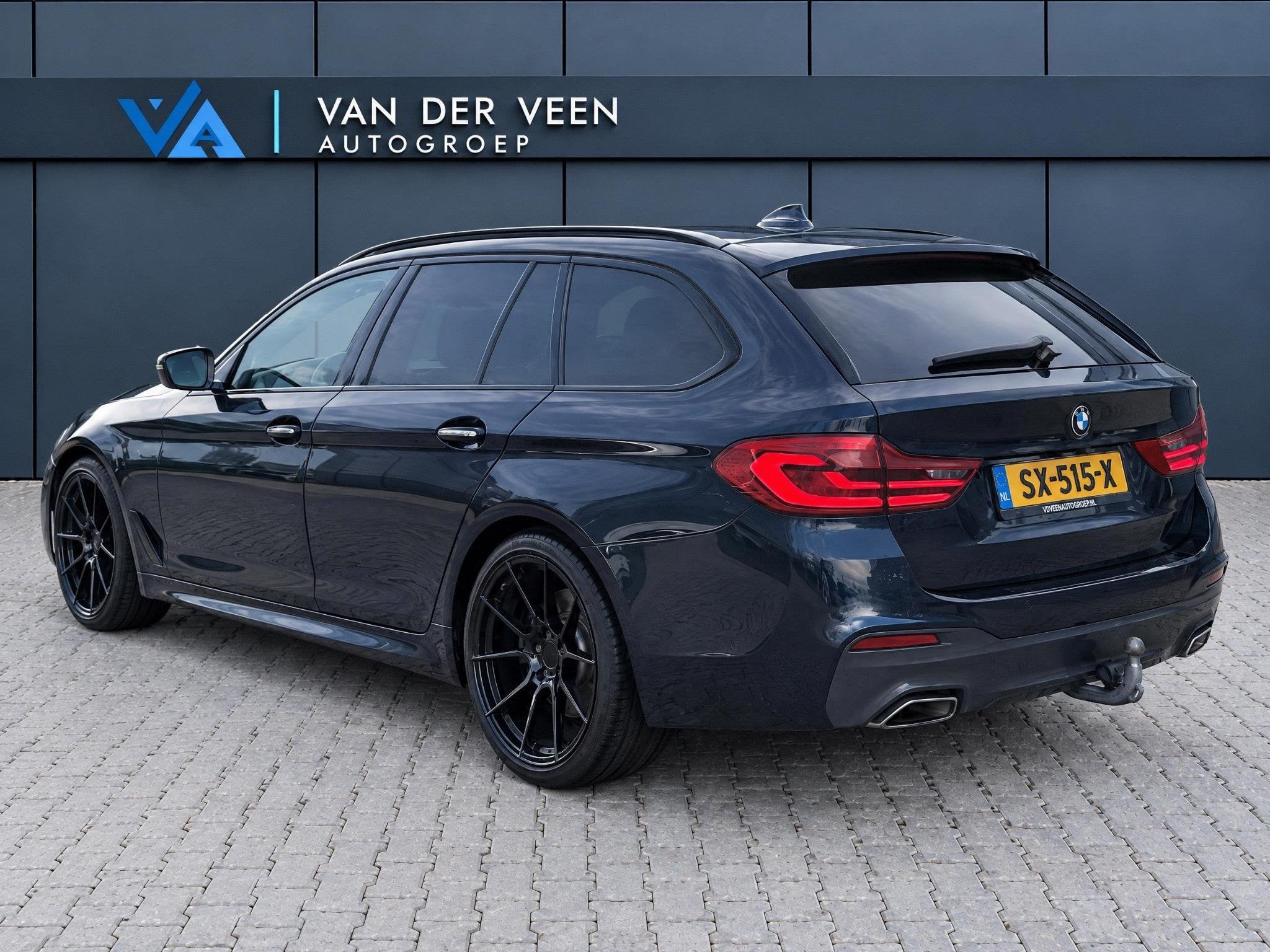 BMW 5-serie Touring 530i High Executive M-sport | Incl. 12 m, 1998 cc, Gebruikt, 4 cilinders, Zwart