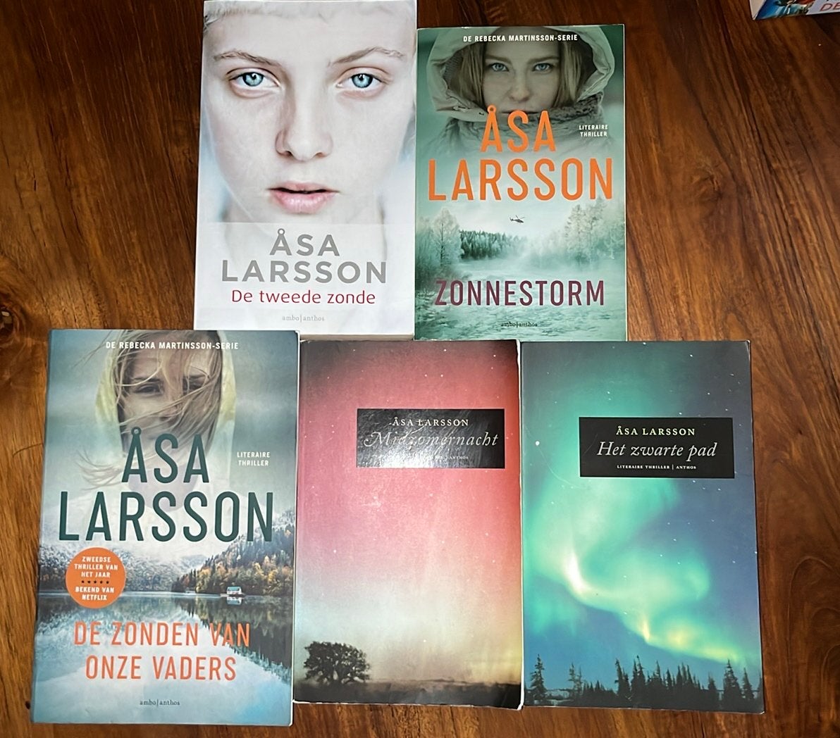 Åsa Larsson - oa Rebecks Martinsson swrie, zonnestorm, Boeken, Ophalen of Verzenden, Zo goed als nieuw, Scandinavië