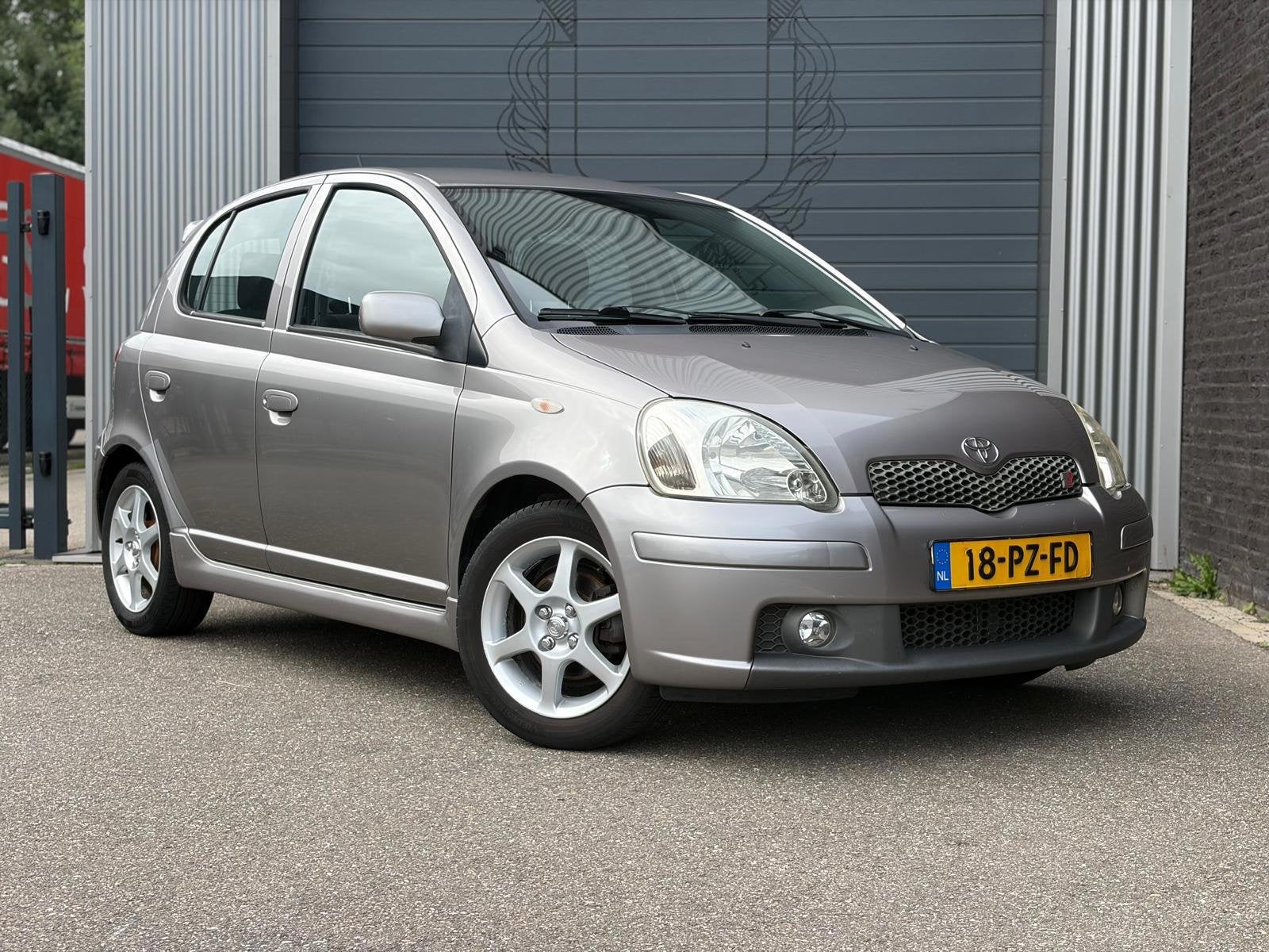 Toyota Yaris 1.5 VVT-i T-Sport Airco|Nap, Auto's, Dealer onderhouden, Gebruikt, 31 €/maand, 4 cilinders