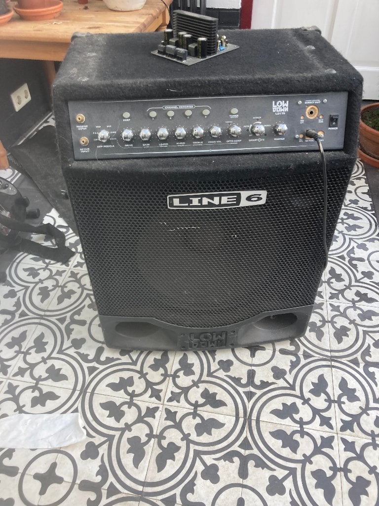 120W bas-speaker/eindversterker combo, Muziek en Instrumenten, Ophalen, Gebruikt, Basgitaar, 100 watt of meer