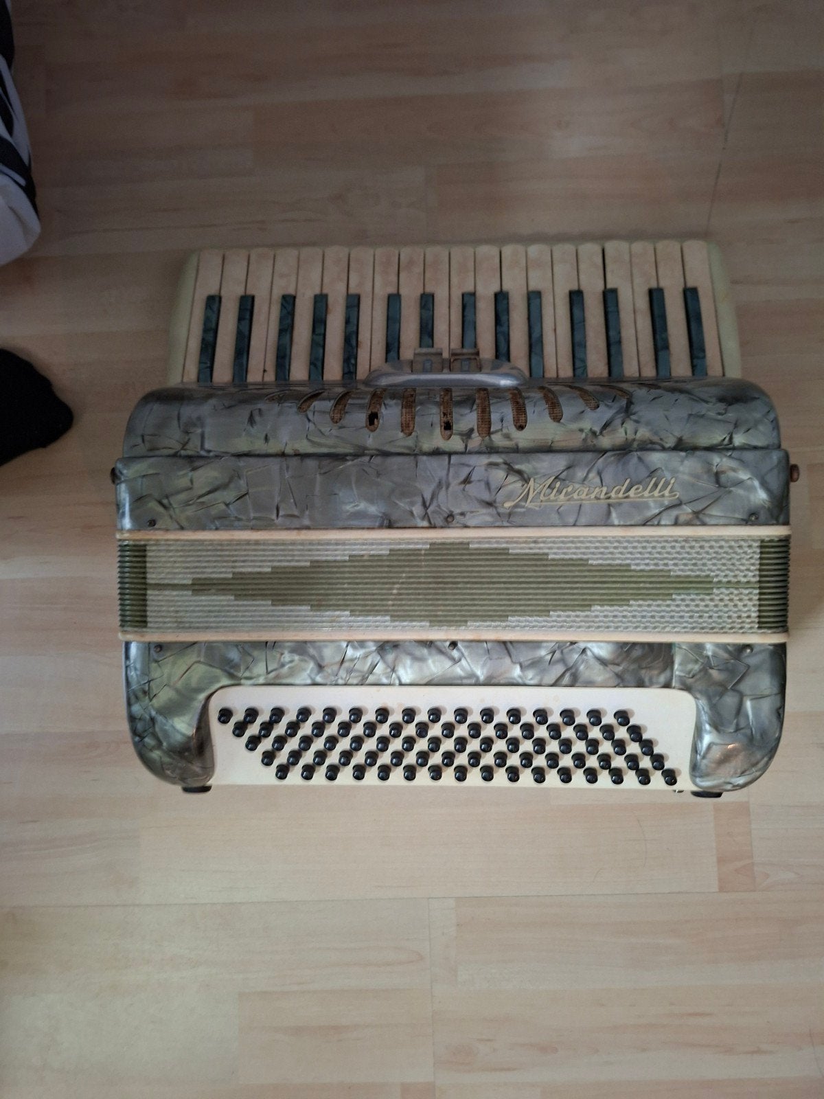 Accordeon Mirandelli  heeft liefde nodig, Gebruikt, Overige formaten, Toetsaccordeon, Ophalen