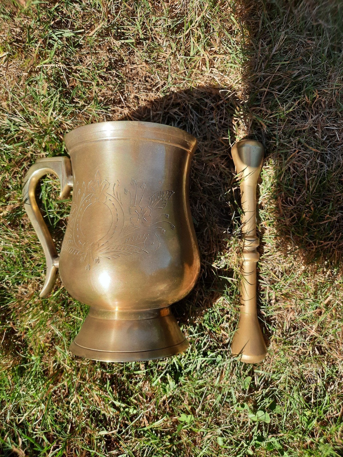 Antieke bronzen vijzel en stamper met gravures, Antiek en Kunst, Antiek | Koper en Brons, Ophalen