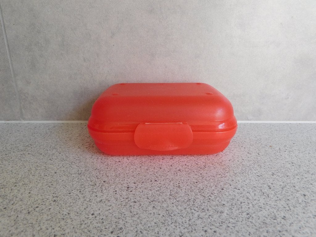Tupperware Monoclip 13x10x5 cm. Rood, Oranje, Ophalen of Verzenden, Bus of Trommel, Met deksel